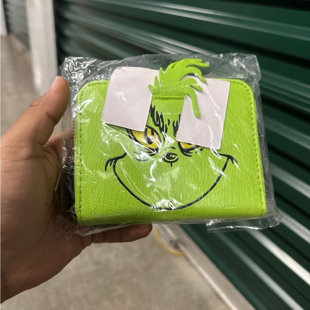 Universal Studios Grinch Loungefly Wallet BRAND NEW